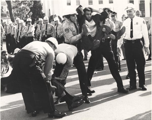 Selma Police arrest peaceful demonstrators. 